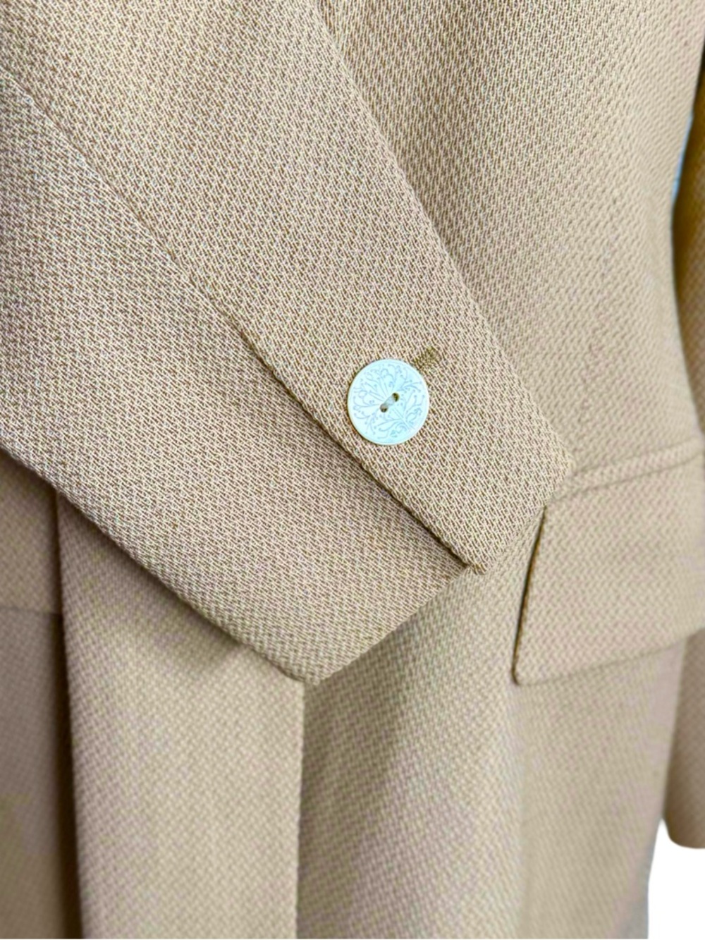 Vintage Escada Beige Tailored Three-Button Wool Blazer - Picture 5 of 11